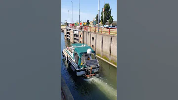??? Vlissingen Netherlands ???? Sluicebox @TravelwithHugoF  #boatlock #sluicebox #sluice #sluis