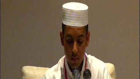 المتسابق أحمد عمر محمد جبريل من مكتب أوجلة في جانب القرآن الكريم كاملا