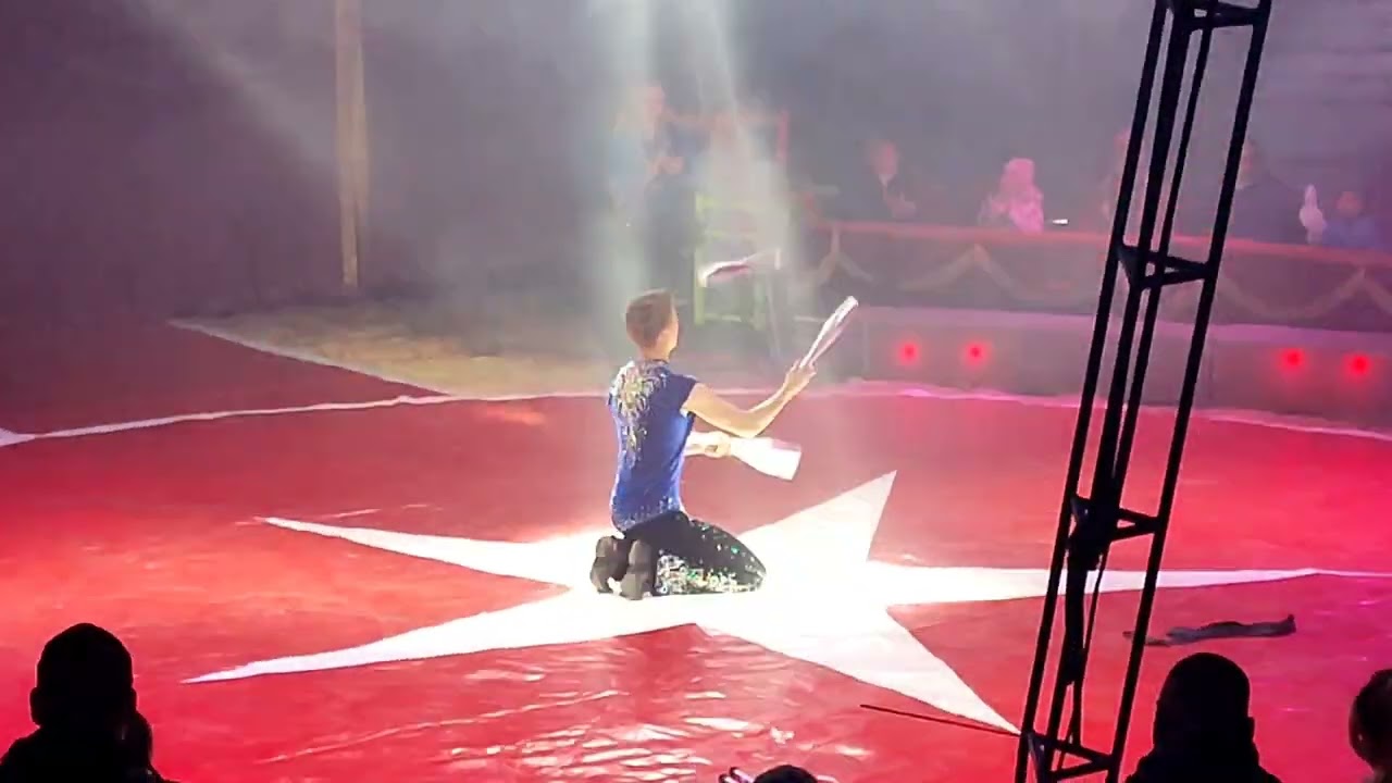 Circus Rogall Berlin 2025 - tempo żonglerka