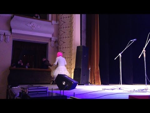 მარეხის კურიოზი სცენაზე