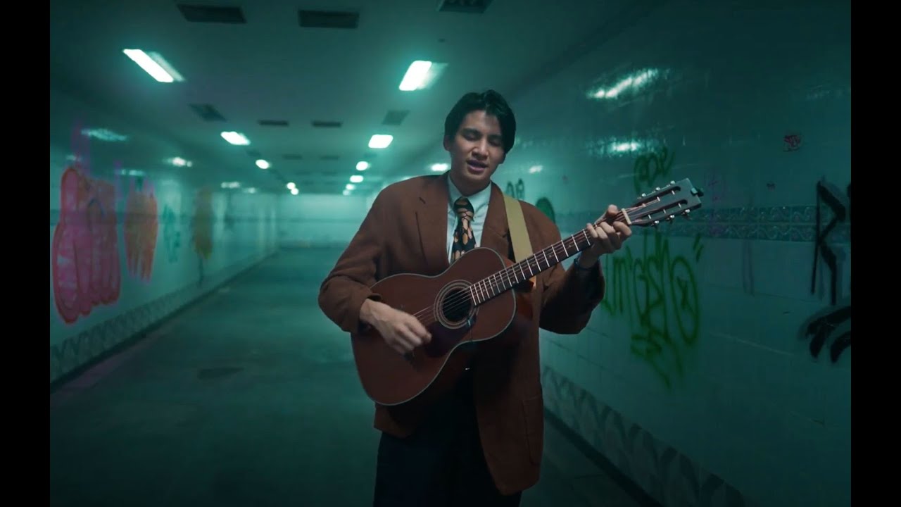 Phum Viphurit - Pluto [Live Session] - YouTube