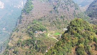 【贵州合集】贵州大山悬崖发现一栋房子，至今居然还有一户人家，养羊养鸡犹如世外桃源