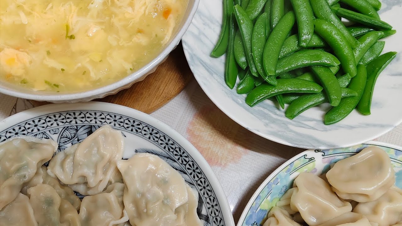 Mùng năm tết ăn bánh sủi cảo đậu luộc với canh 