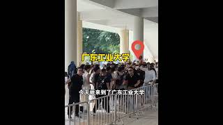 水拉开启校园行，骑着国产共享单车异常接地气！#拉塞尔 #魔音工坊配音