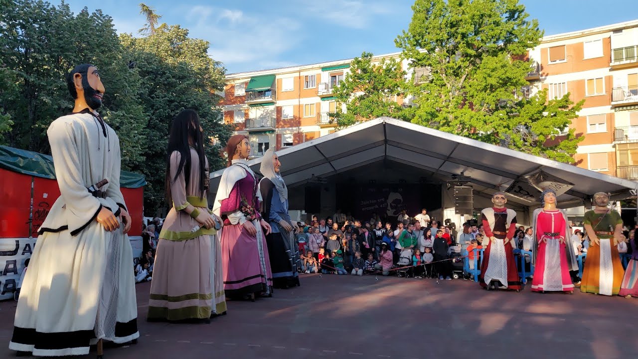 Despedida de la comparsa de la Txantrea/ Txantreako konpartsako agurra.