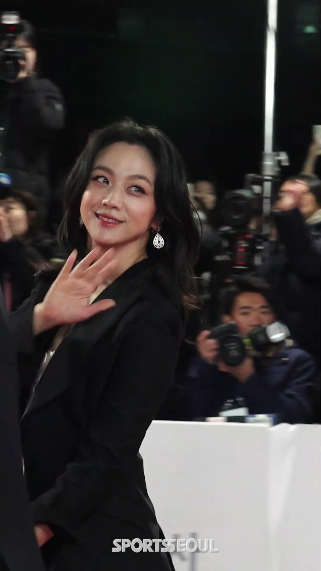 탕웨이, 남편 손 꼭 잡고 우아한 미소 #TangWei