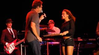 Miniatura de vídeo de "Huey Lewis covers "It's Alright" Coney Island"