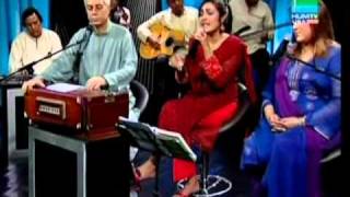 Sara raza singing a beautiful song by lata in sur zindagi hai tv show
with salman alvi.
