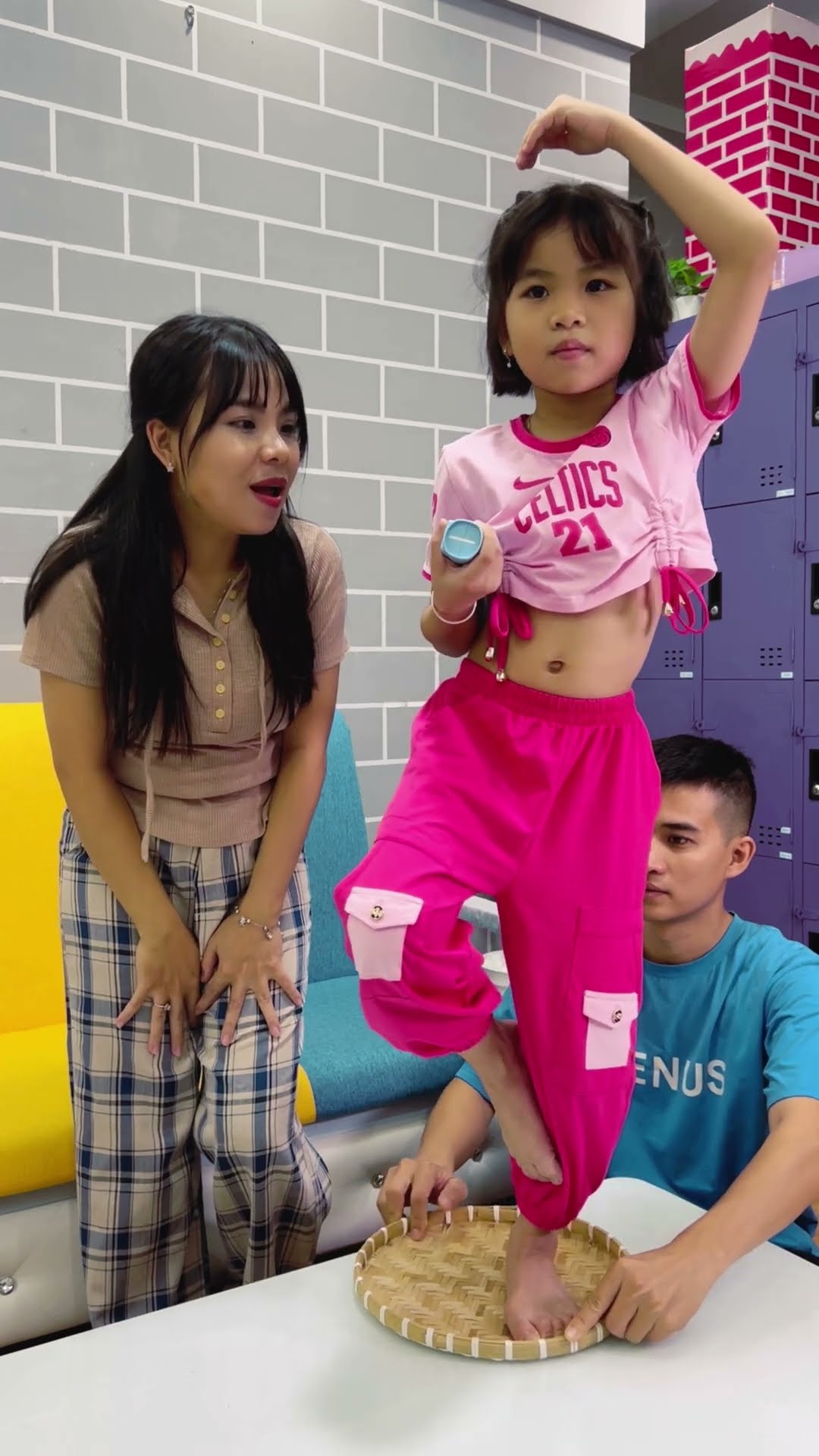 LNS - Bé Cún là CON QUAY phát nhạc || THE SPIN plays music #shorts