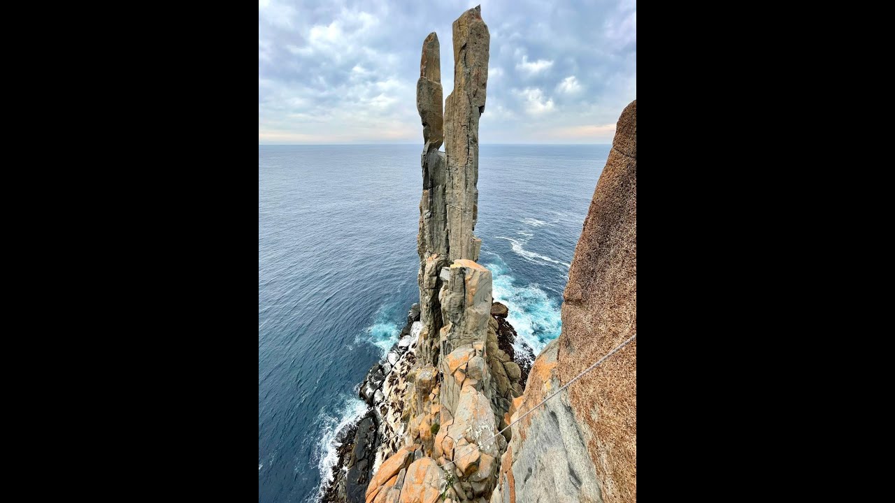 Climbing Pole Dancer @ Cape Raoul, Tasmania