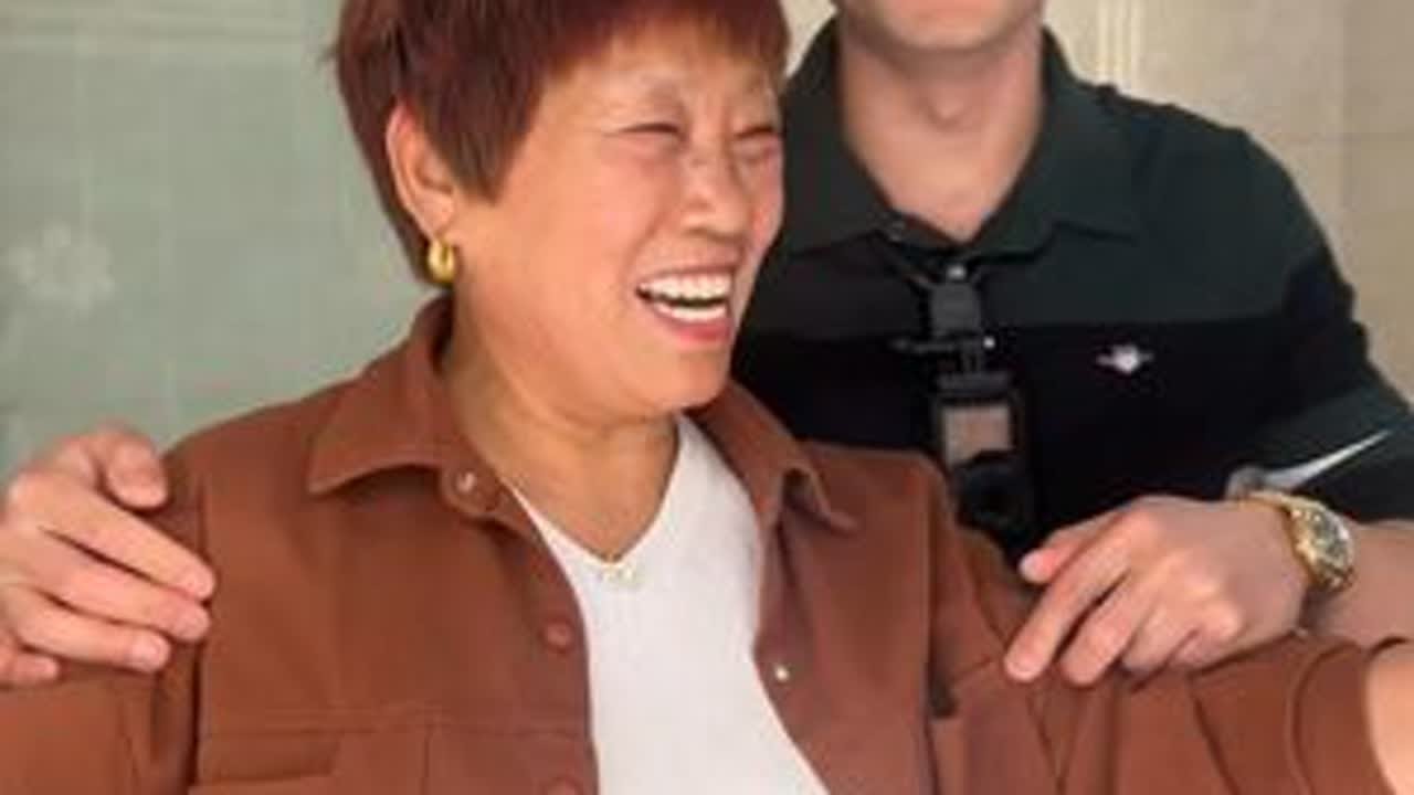 尊前慈母在，浪子不觉寒。 