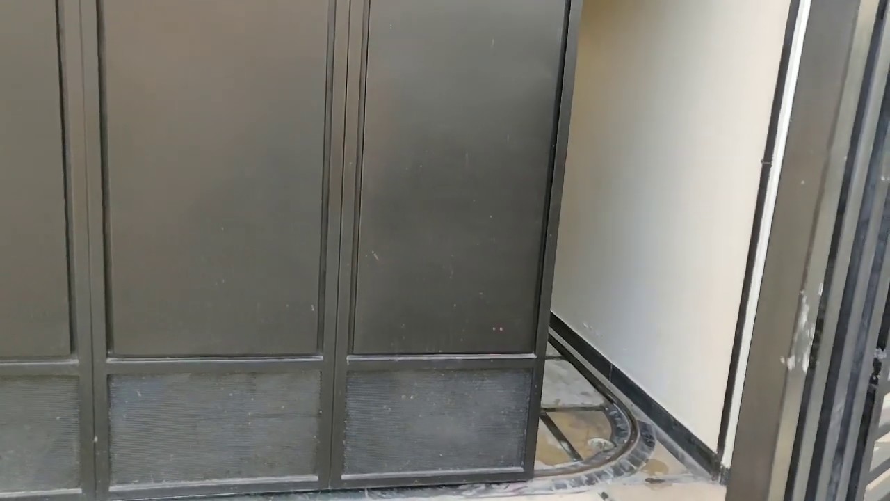 Sliding folding door