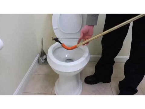 Plumbing How-To: Clear a Clogged Toilet with a Clo...