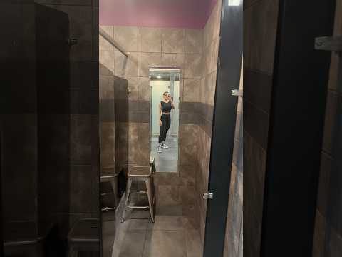 همه ای خانوم ها با هر بدنی قابل احترام هستن هیچکس نمیتونه کسی رو بخاطر بدنش مسخره کنه زن