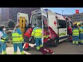 Dos jóvenes precipitados al romperse una pared de cristal en un edificio de viviendas en Móstoles.