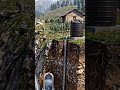 El ariete hidráulico utiliza la energía del agua en movimiento para elevar una parte del caudal