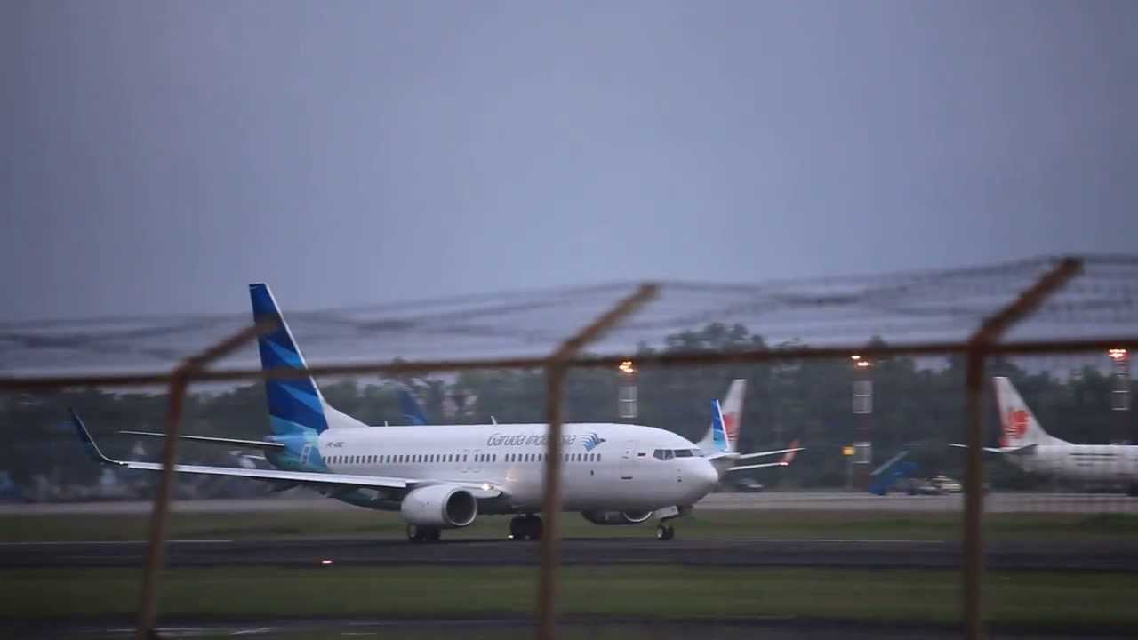 Garuda Indonesia PK-GNC morning takeoff from Syamsudin Noor Airport in Banjarmasin