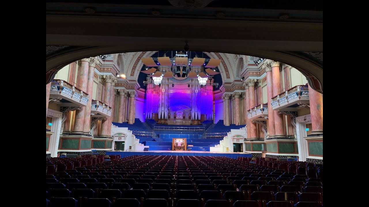 Leeds Town Hall Chandelier Winch System Case Study | Penny Hydraulics 