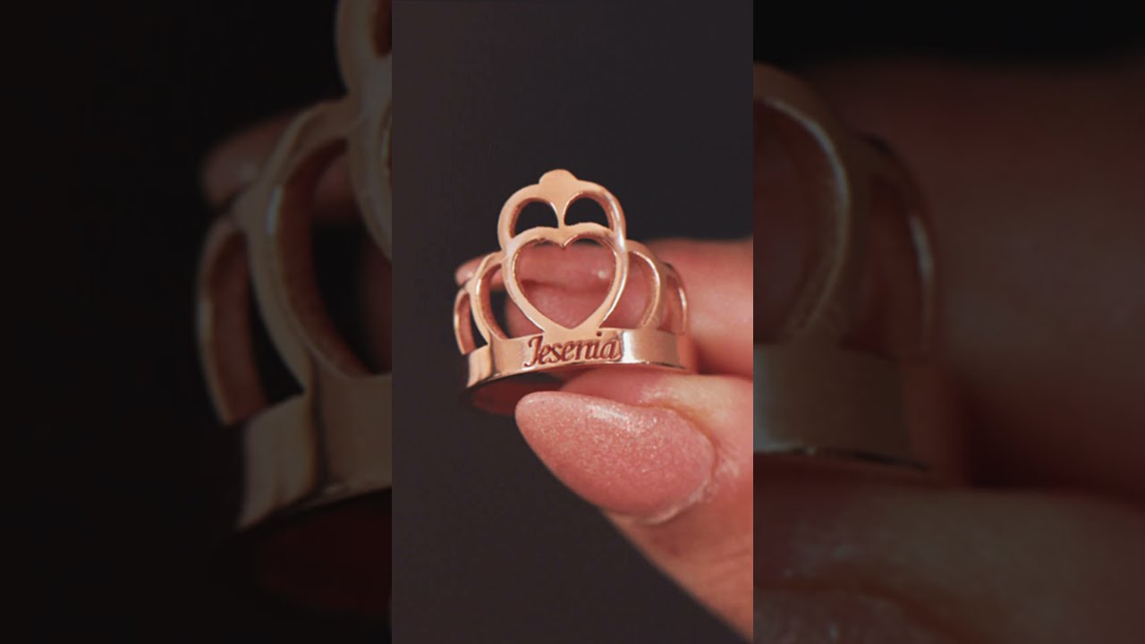💖 Check out this gorgeous Personalized Heart Crown Name Ring!