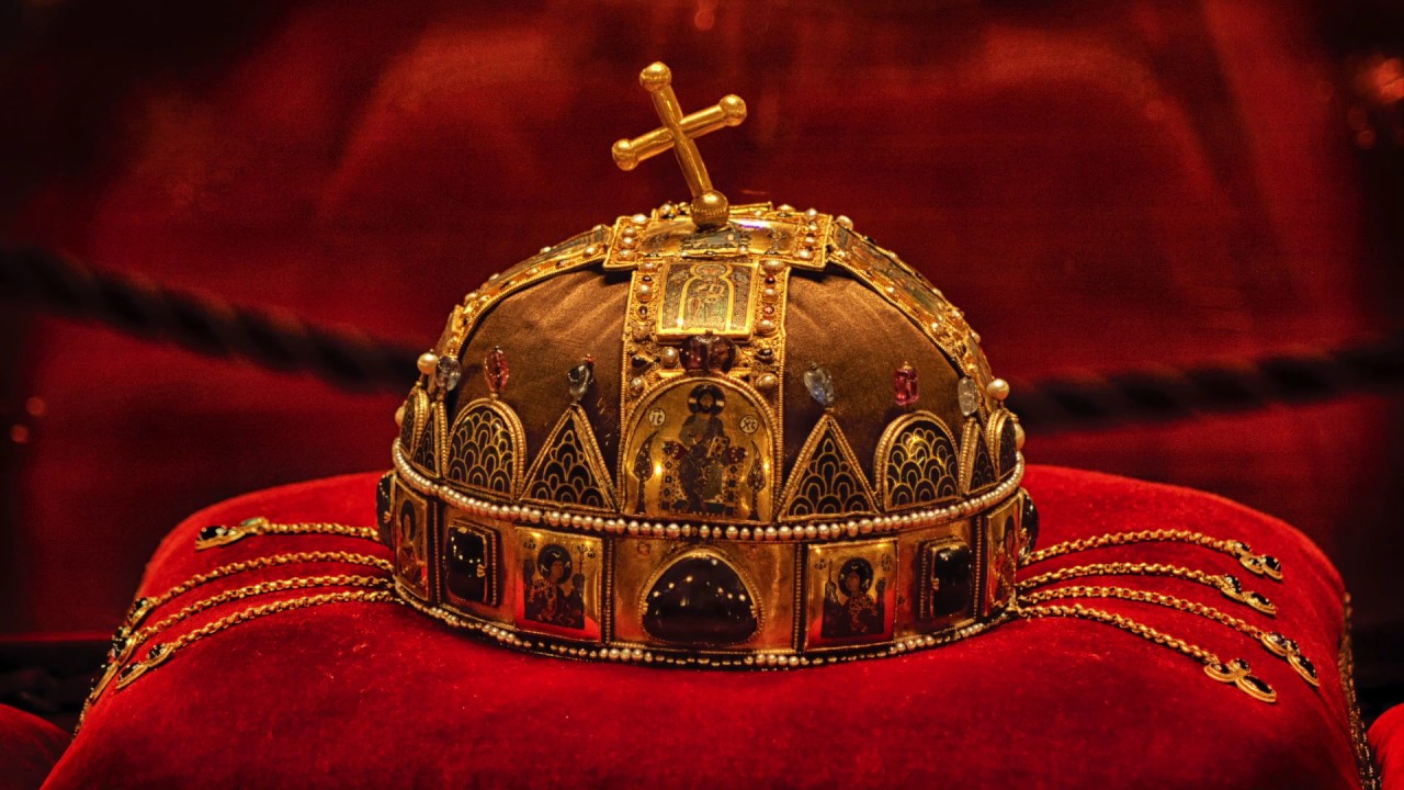 The Hungarian Holy Crown ハンガリー　王冠 The Holy Crown and Hungary's Coronation Regalia