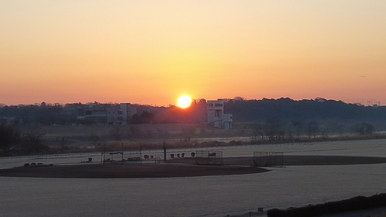 月と朝焼けと朝日と･･･全てを楽しめた土曜日！【ZENKOのぶらり早朝トレーニング：ウオーキング321日目】