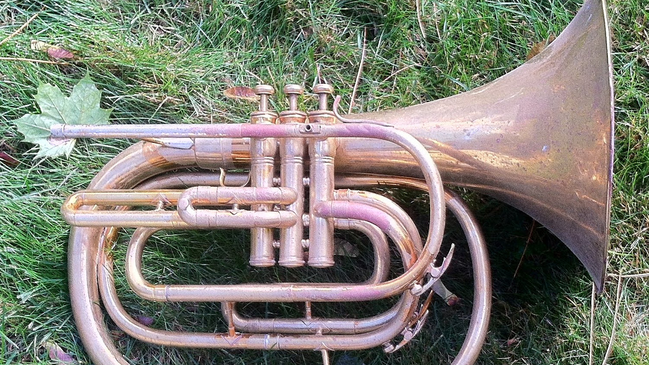 King 1122 Marching French Horn - YouTube