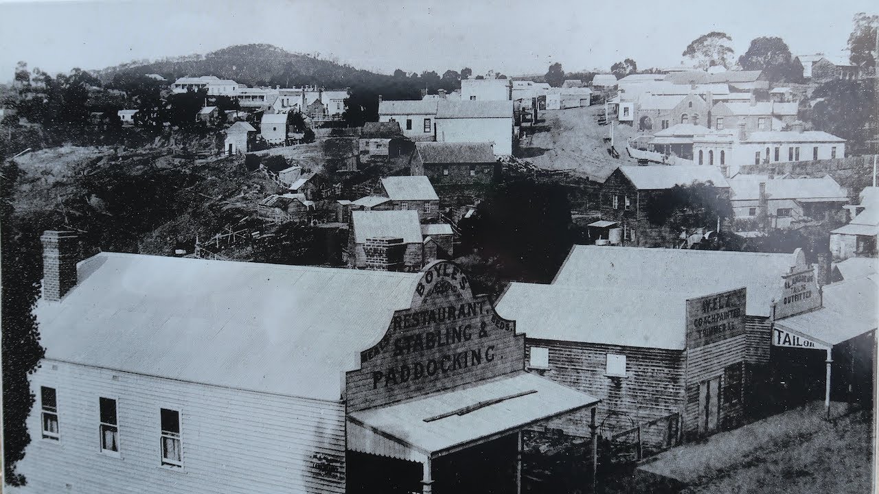 Historical Township of Omeo I High Country Gold Town Surrounded by Mountains I Sculptures I Victoria