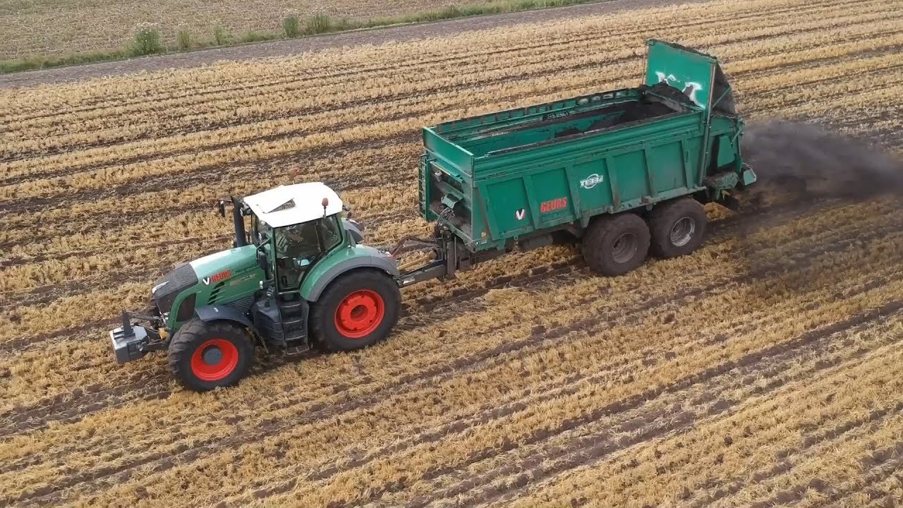 Spreading compost with Fendt & Tebbe