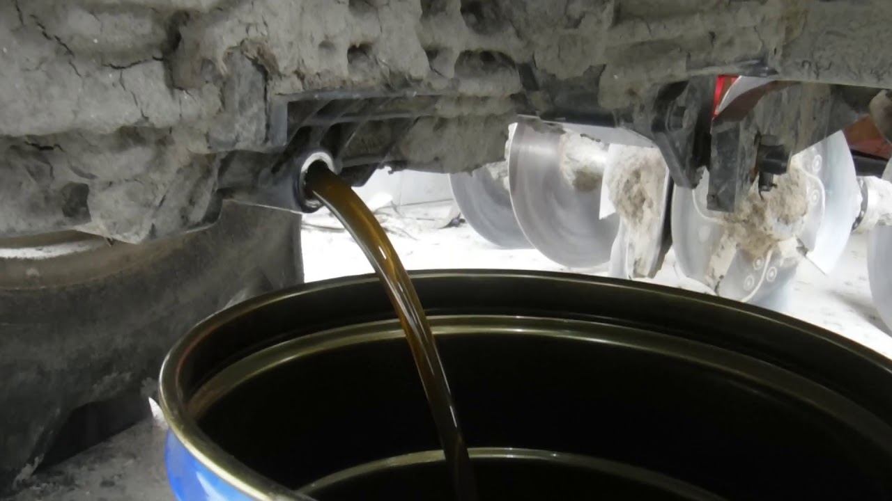 トラクター ミッションオイル交換 クボタ ｆｔ２５キャビン ガレージ服部