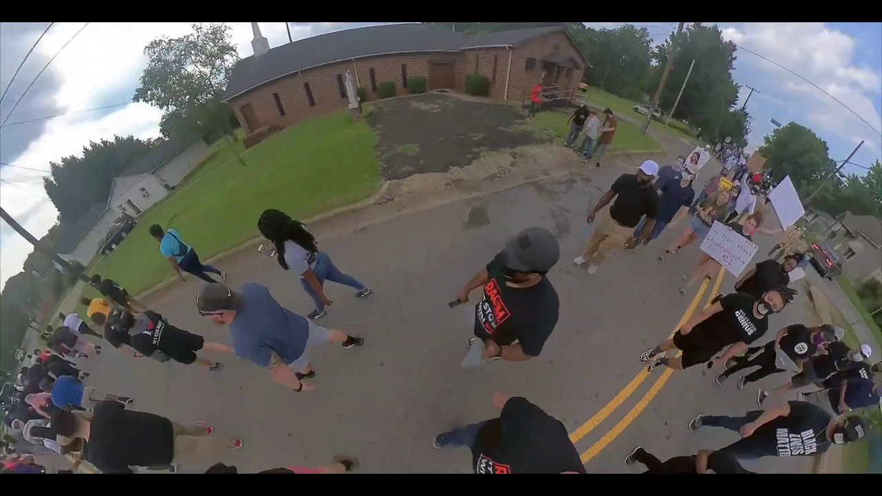 🙆‍♂️ 500 protesters in E. Spencer, N.C. 🙆🏾‍♂️