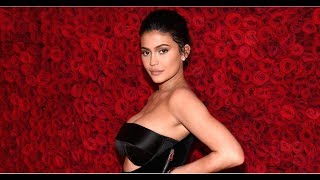 20 Kylie Jenner GIFs That Are So Hot, You'll Be Reaching For a Fire Extinguisher