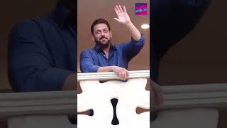 Salman Khan Wishes Fans Eid Mubarak From Balcony At Galaxy House 