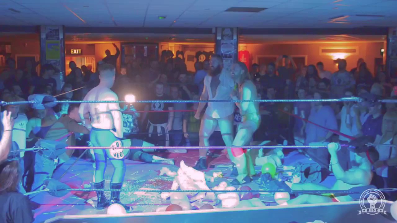 Dr Leonardo Darwin (Patrick Suttie) comedicly reunites with partner