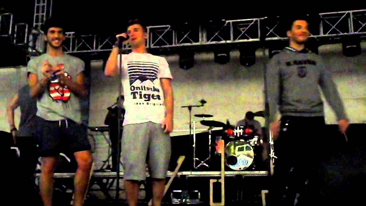 AURYN (huelva 7-9-13) - Blas bailando y Alvaro haciendo voltereta