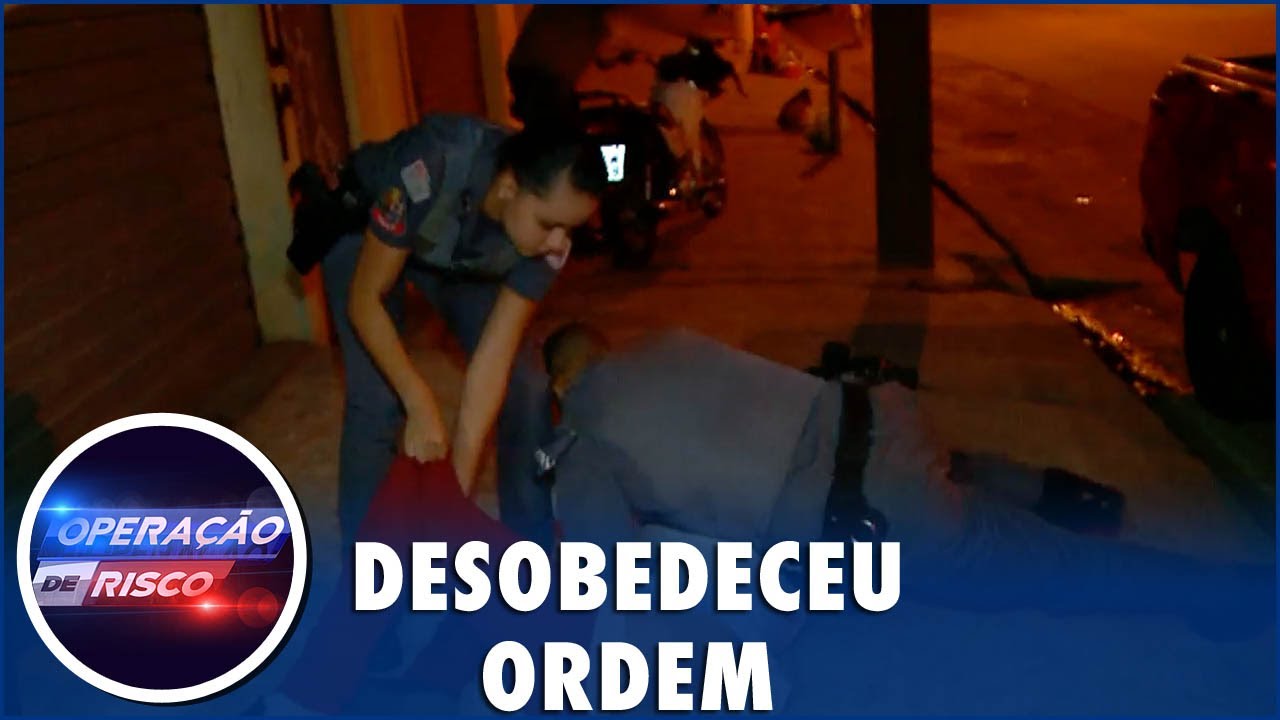 Homem desacata policial e é imobilizado com um mata-leão