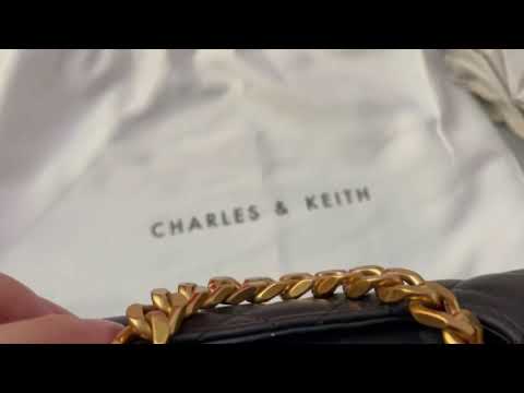 Video Cách phân biệt túi auth và fake của túi Charles And... - youtube