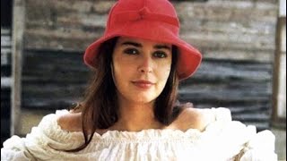 Oyuncu Ve Şair Pelin Batu