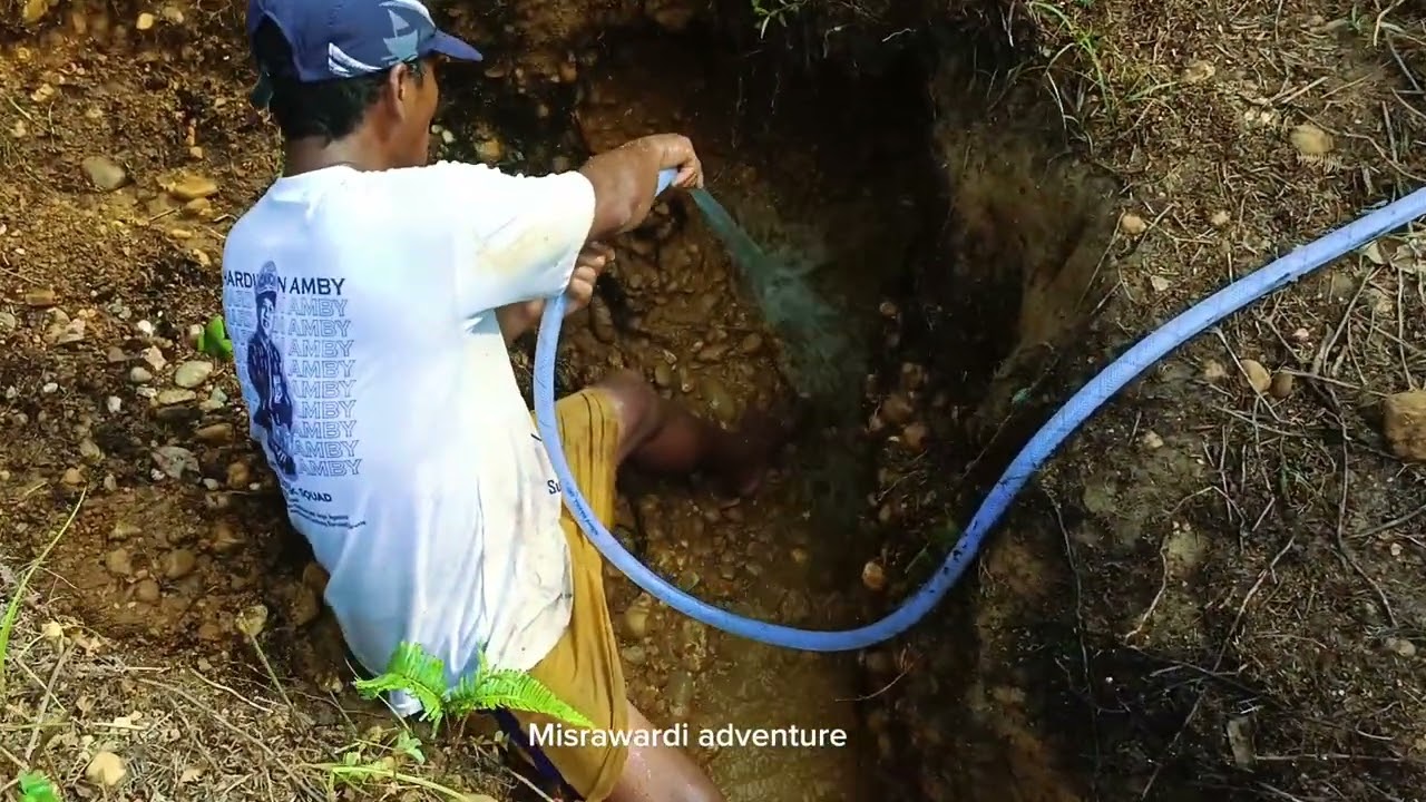 Dia tak sengaja menemukan tumpukan emas.