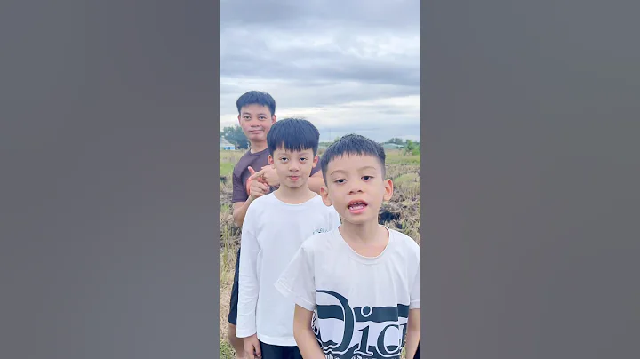 Đêm Noel ai gõ cửa nhà em￼#shorts