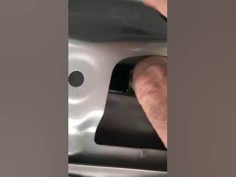 TOYOTA PRIUS LICENSE PLATE BULB REPLACEMENT - YouTube