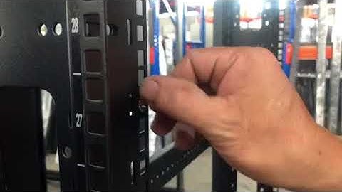 Cách gắn khay cố định vào tủ rack