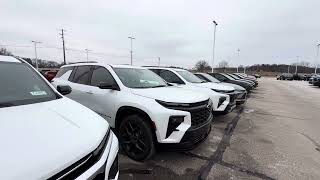 Traverse color comparison summit white vs iridescent white ￼ 2024 Chevrolet Traverse Colors