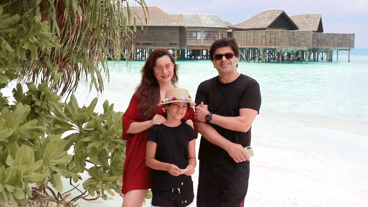 Neelam Kothari Xxx - Neelam Kothari & Samir Soni's Lily Beach Experience - YouTube