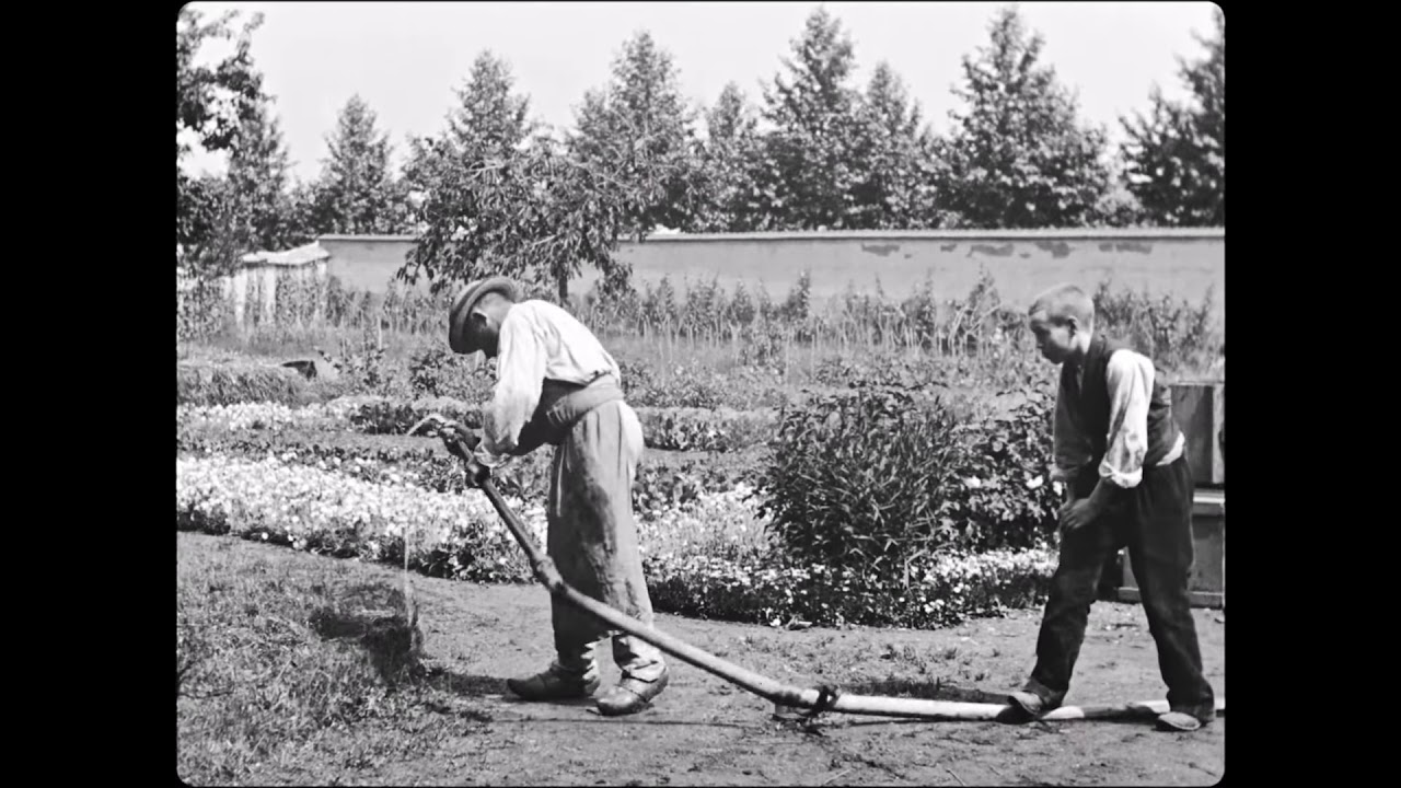 L'Arroseur arrosé (The Sprinkler Sprinkled) (1895) YouTube