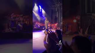 Teo Konserde Elimi Tuttu