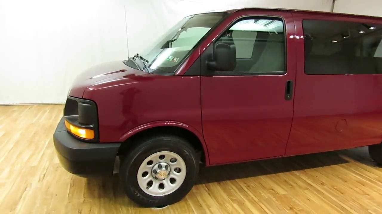 2009 Chevrolet Express 8 Passenger VAN 