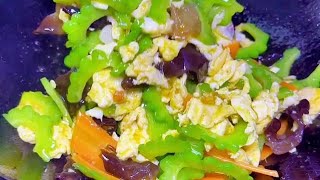 #美食教程 #跟抖音學做菜 炒苦瓜直接下鍋炒就錯了#媽呀太香了【百變小廚坊】#炒苦瓜