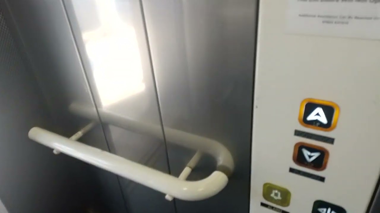 [Random voice] 2018 Stanna lift at Derby station platform 6/7.