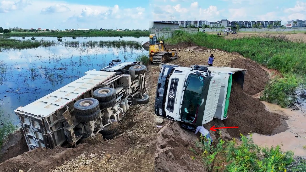 OH My God WTF!! Practical​ Accident OVERTURNED Dongfeng Truck Expert Recovery By Excavator