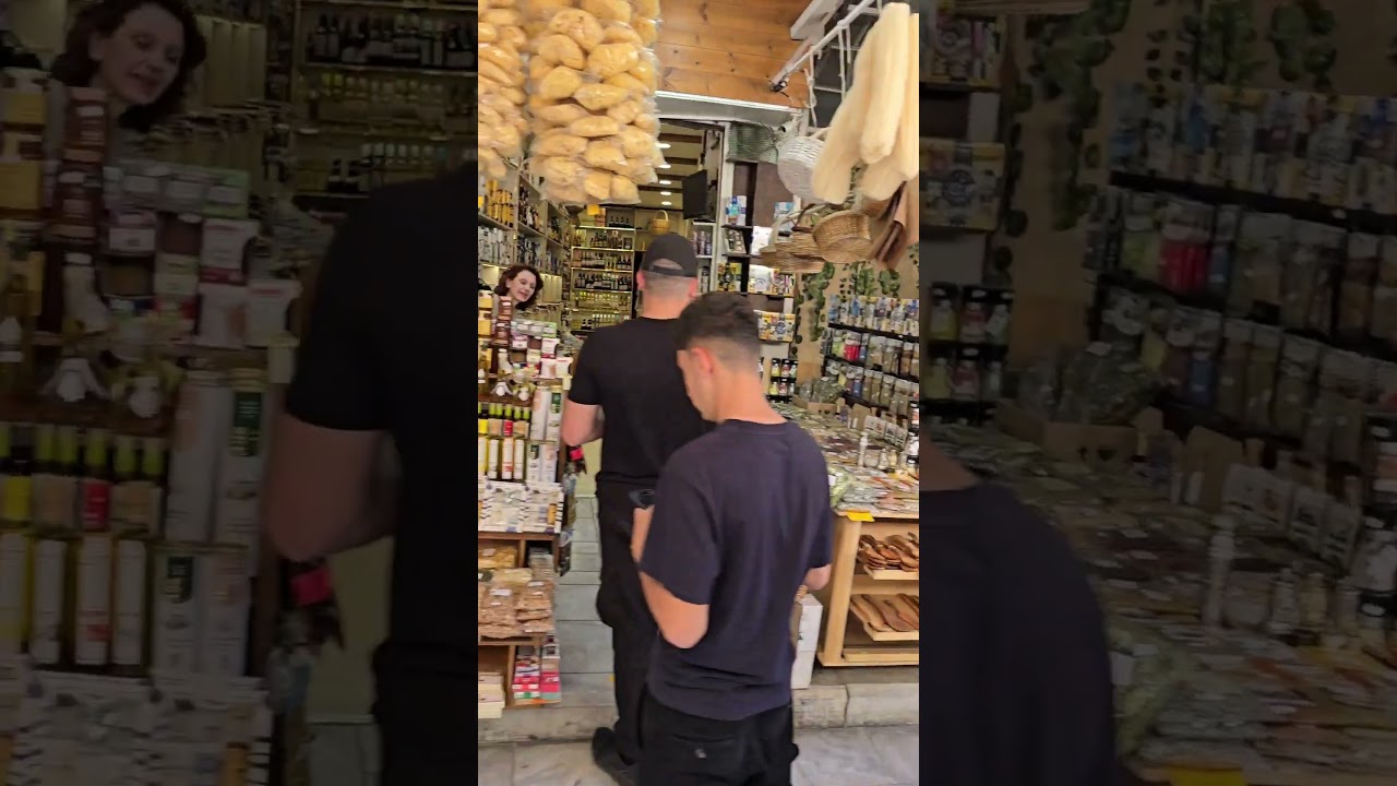 אלעד כהן בצילומי אווירה מהשוק הנפלא בכריתים שביוון,כל הצבעים, האווירה והניחוחות 🥳 צפיה חובה